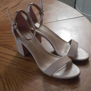 Report shoes 8 block sandal